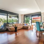 Luxury In סיטגס